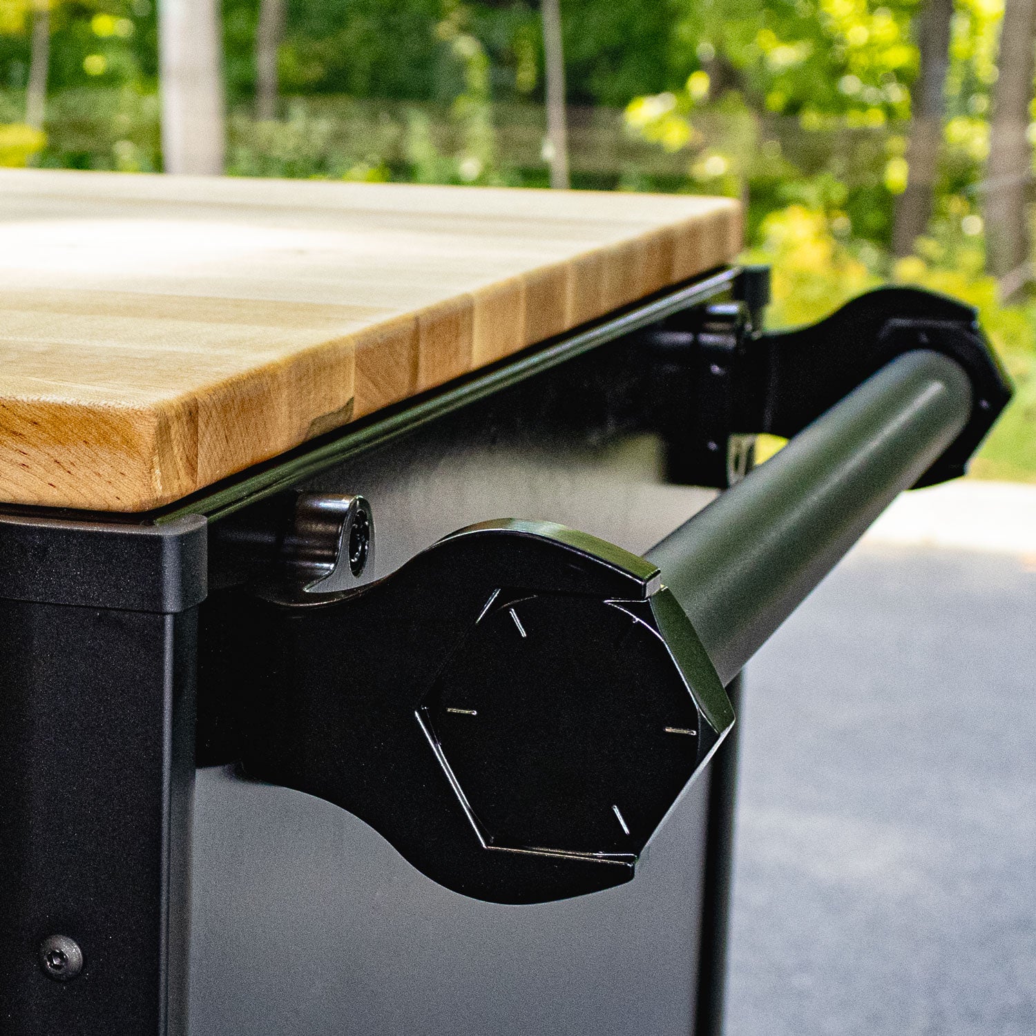 88 Series - 13 Drawers with Tall Locker - Black Handles - Traditional Casters