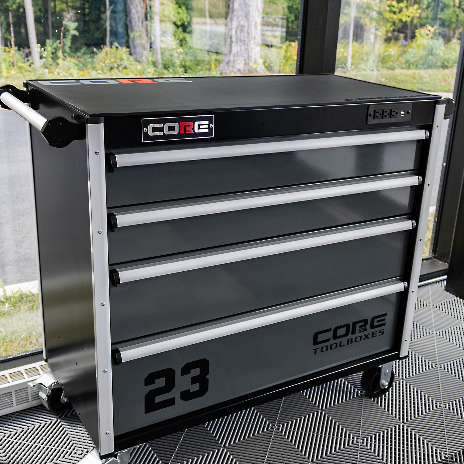 88 Series - 13 Drawers with Tall Locker - Black Handles - Traditional Casters