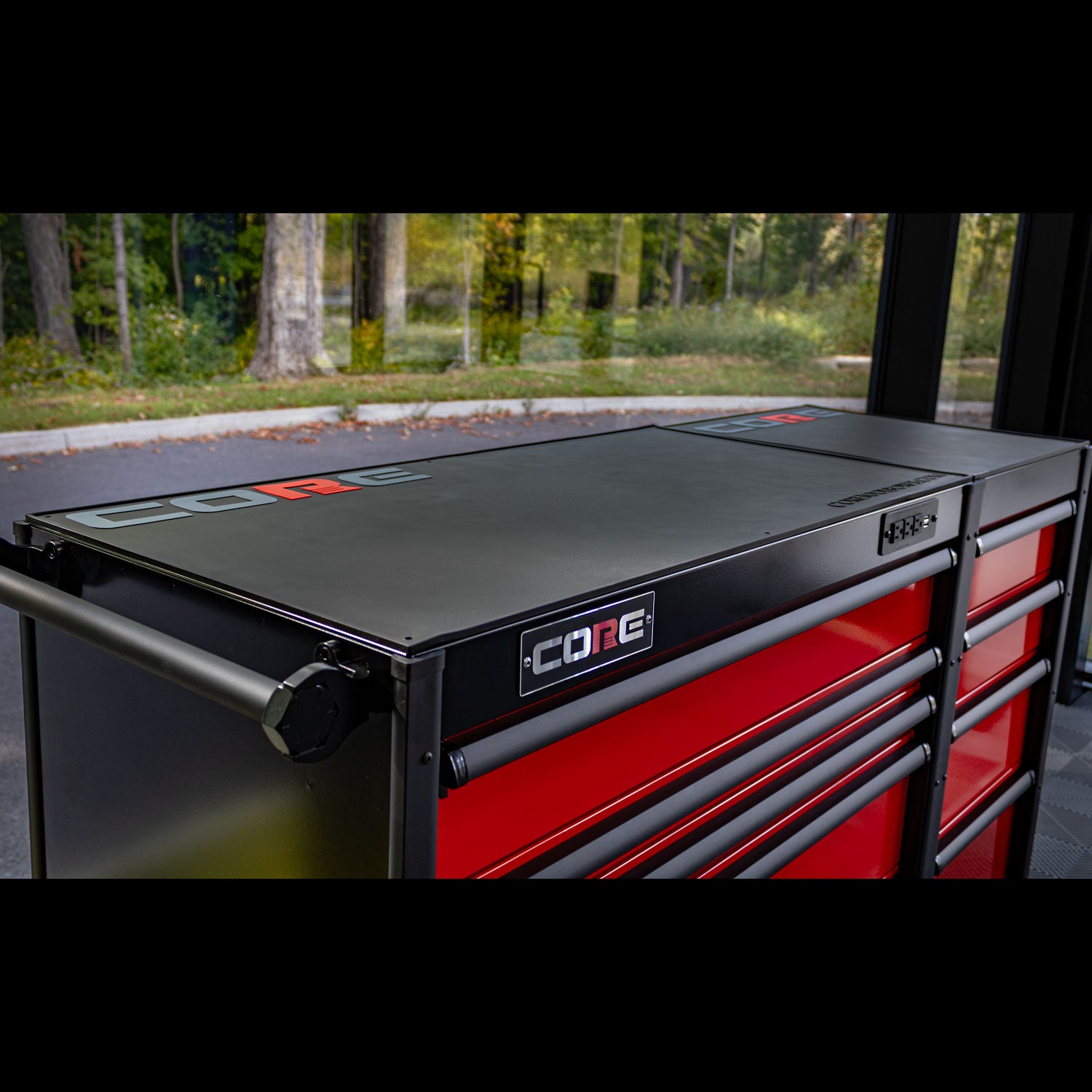 88 Series - 13 Drawers with Tall Locker - Black Handles - Traditional Casters